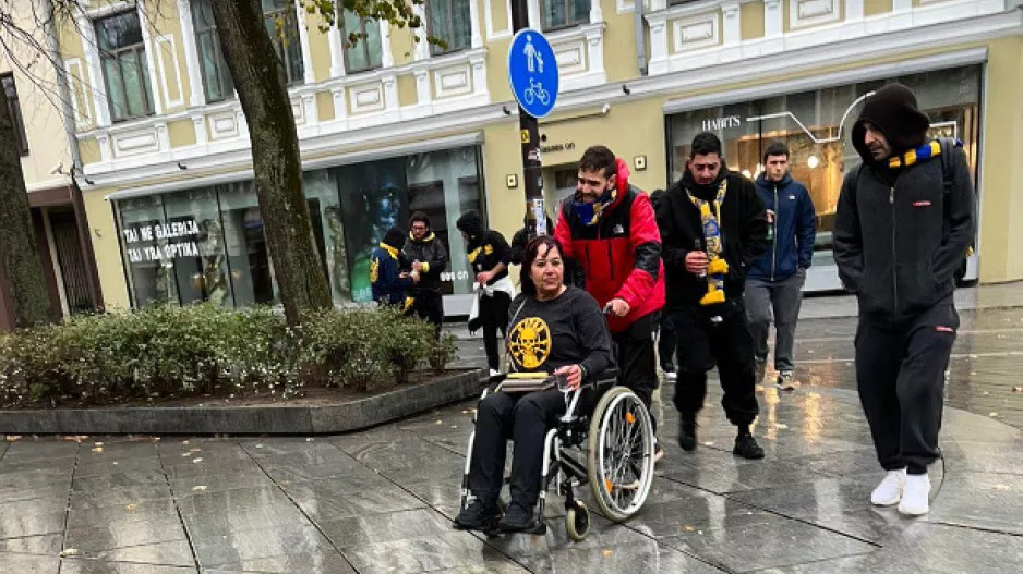 Παντού με την ΑΕΛ η κ. Πετρούλα