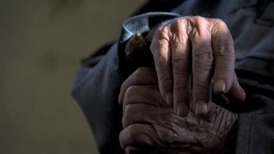Θα ζήσουμε μέχρι τα 100; Επιστήμονες ανακάλυψαν βιοδείκτες στο αίμα που ίσως προβλέπουν τις πιθανότητες