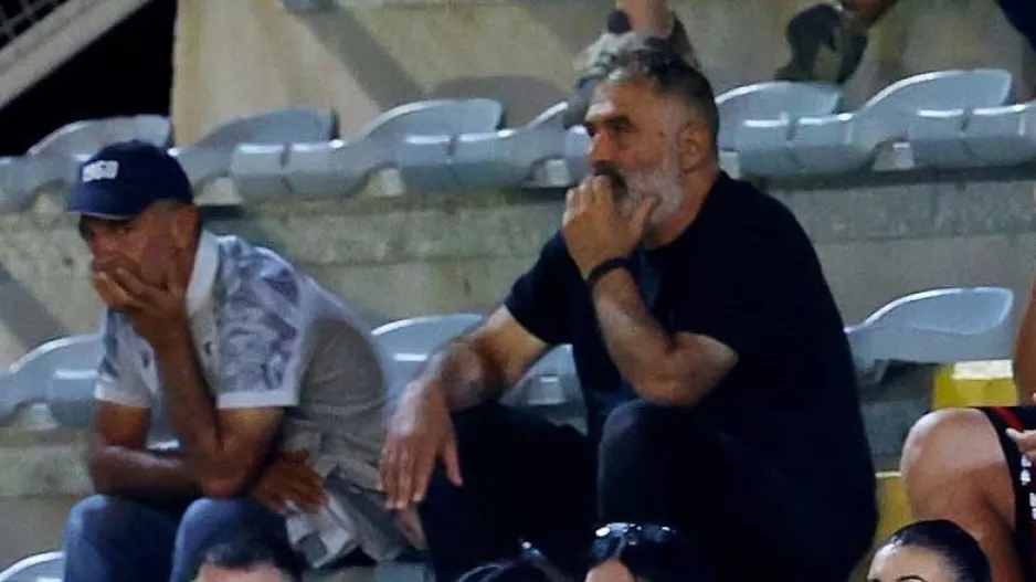Επέλεξε κερκίδα!
