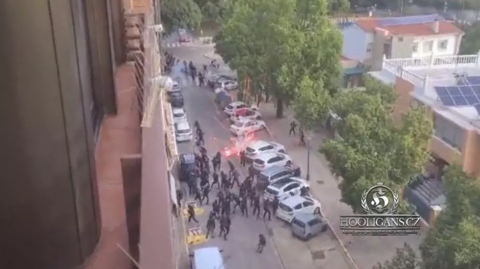 Οπαδοί Μπέτις/ Επεισόδια με ξύλο, μπουκάλια και πέτρες με οπαδούς της Οσασούνα (Βίντεο)
