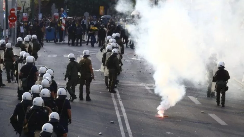 (Βίντεο) Ένταση και χημικά στη Νέα Φιλαδέλφεια κατά την άφιξη των οπαδών του Άγιαξ
