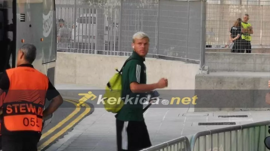 (ΦΩΤΟΣ) Στο γήπεδο και στον πάγκο