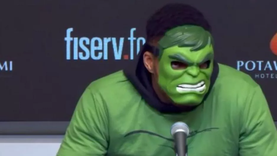 Ο Γιάννης εμφανίστηκε ως Hulk: «Τα δίνω όλα στο παρκέ - Σε κάποιους αρέσει, σε άλλους όχι»