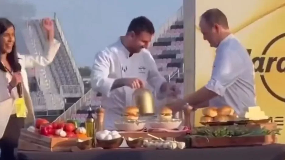 Ο Μέσι φόρεσε ποδιά και παρουσίασε σαν άλλος σεφ μπέργκερ σε παιδιά