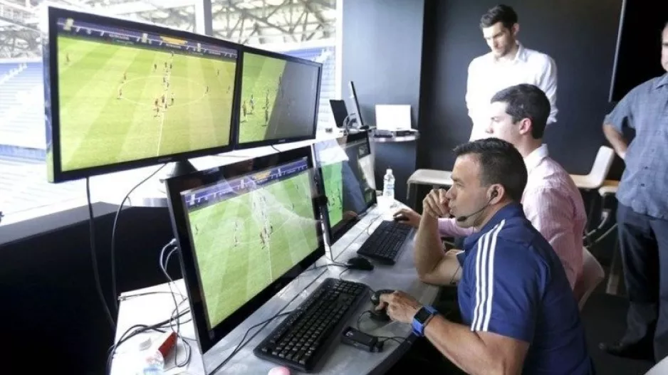 Η IFAB αρνείται τη μετάδοση των διαλόγων διαιτητή - VAR