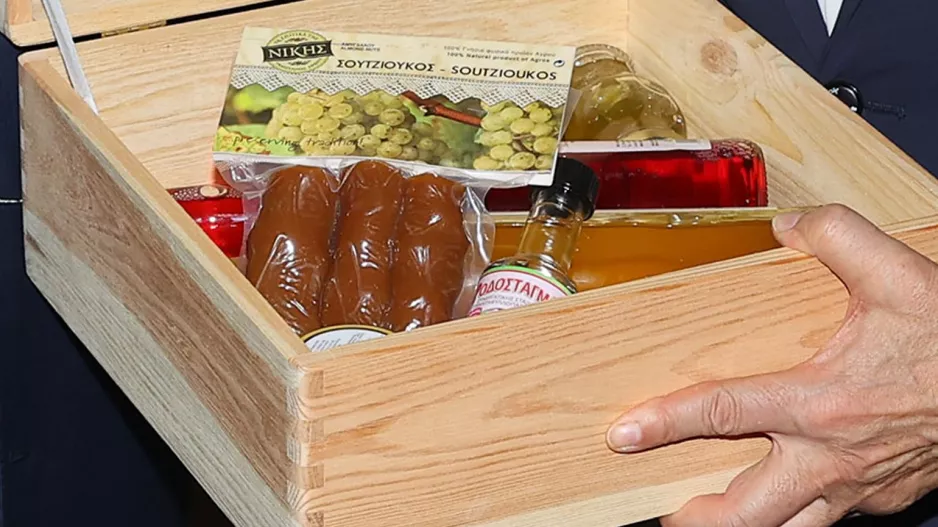 Εμείς... σουτζούκο αυτοί 9 τέρματα!