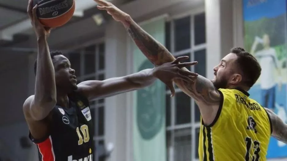 Εύκολα ο Ολυμπιακός στον Άγιο Θωμά (111-83), με «καυτούς» Πίτερς και Κάνααν