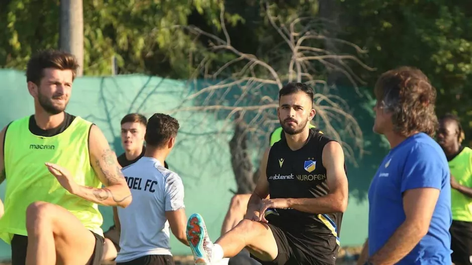 Το αφήνει πίσω, κοιτάζει μπροστά