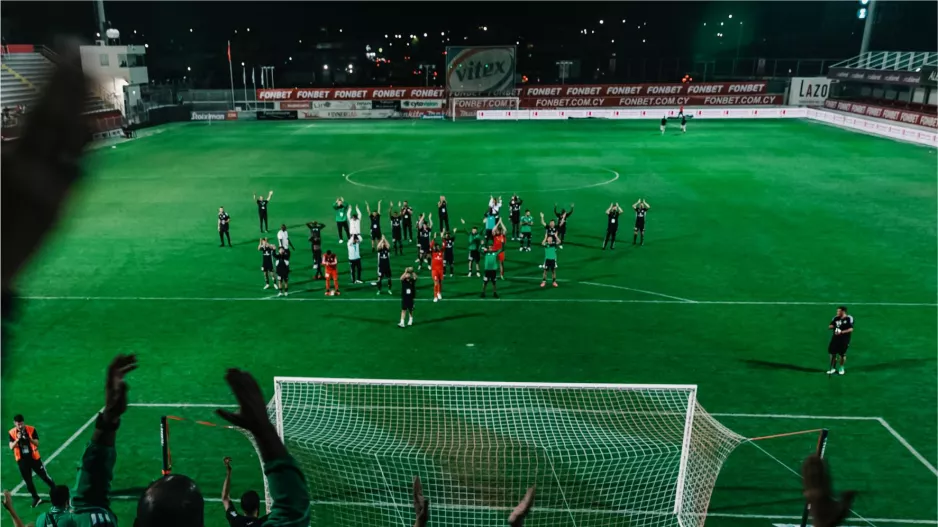 Με τέσσερεις εικόνες 