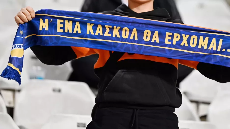 Πάει με δυο πλάνα στον κόσμο