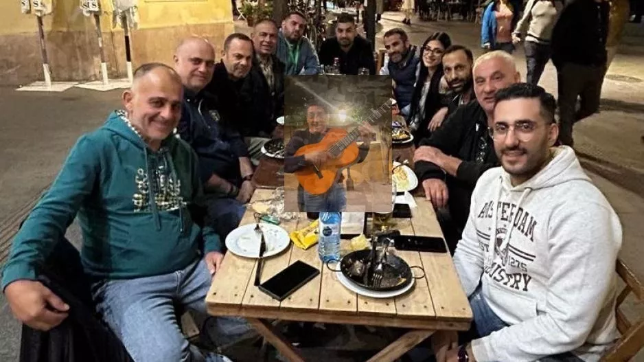 Δείπνο του Άρη στα ΜΜΕ...  με κιθαρίστα (βίντεο/φώτος)