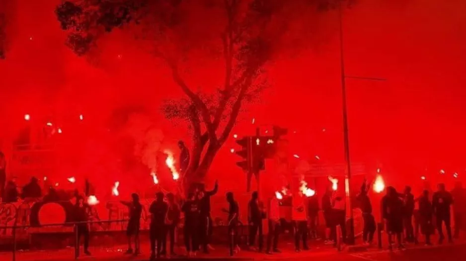 Πορτοκαλί: "Ο ΘΡΥΛΟΣ κλείνει 97 χρόνια ζωής και εμείς γιορτάζουμε στο σπίτι του ΑΠΟΕΛΙΣΜΟΥ"