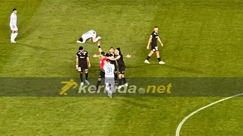 Με 10' απ' το 24' η Άχνα/ Δύο κίτρινες σε δύο λεπτά ο Αγγελόπουλος