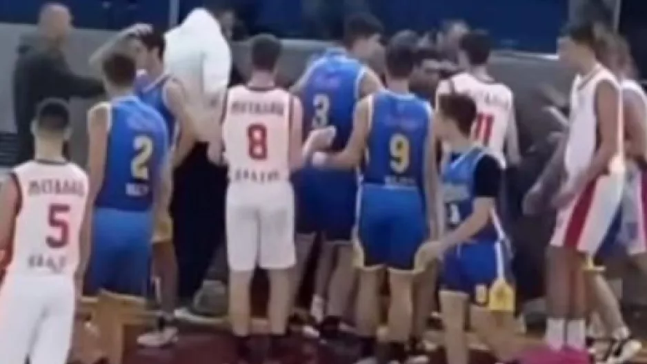 Σκηνές ντροπής σε αγώνα U16 στη Σερβία