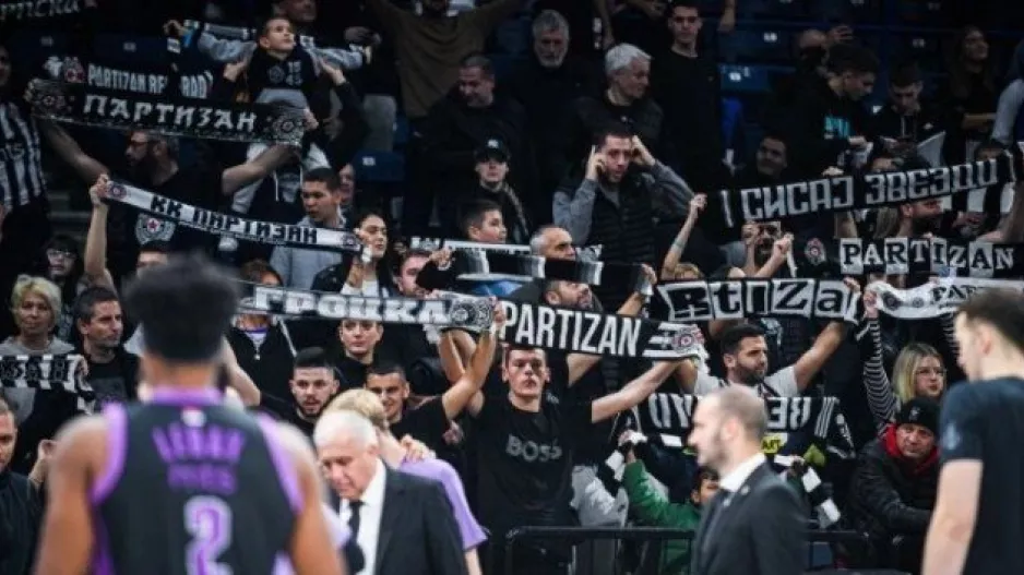 Ισόβιο αποκλεισμό σε φίλαθλο για ανάρμοστη συμπεριφορά