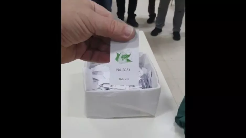 Η κλήρωση της μοτοσικλέτας (βίντεο)