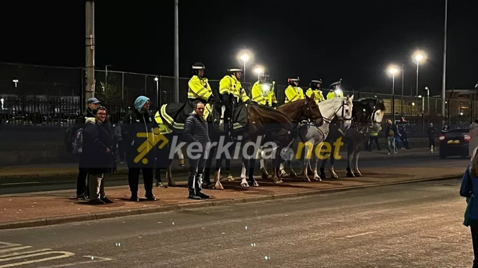 Πλανόδιοι, κασκόλ, σημαίες και... αστυνομία με άλογα! (Φώτος Kerkida)