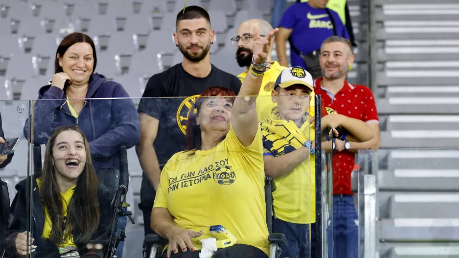 Πάντα εκεί, στο πλάι της 
