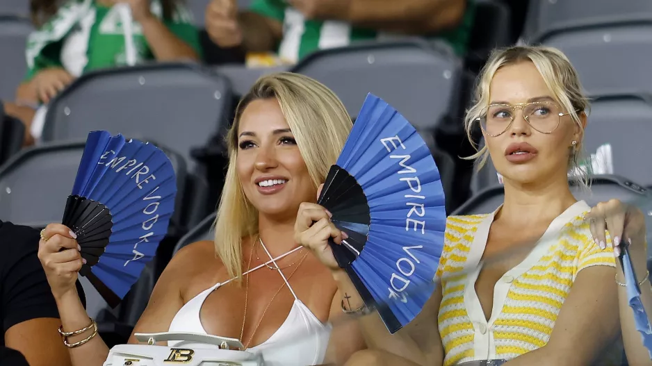 ΔΙΠΛΟ στο Villamarín