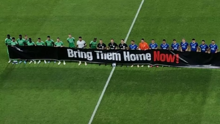 Η απάντηση του Σούντγκρεν για το πανό που δεν κράτησε για την απελευθέρωση ομήρων από την Χαμάς
