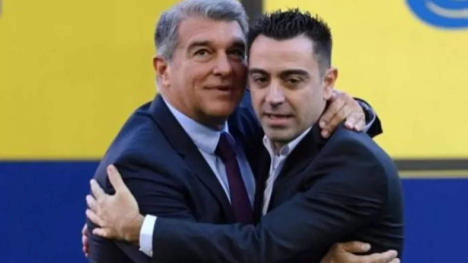 Ο Λαπόρτα στήριξε Τσάβι: "Στεκόμαστε απόλυτα στο πλευρό του"