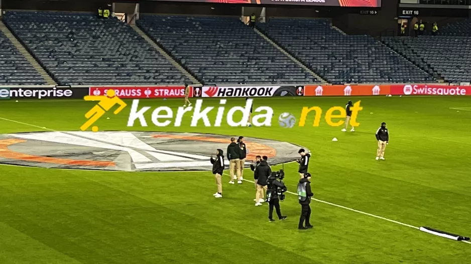 Με τα τηλέφωνα ανά χείρας 