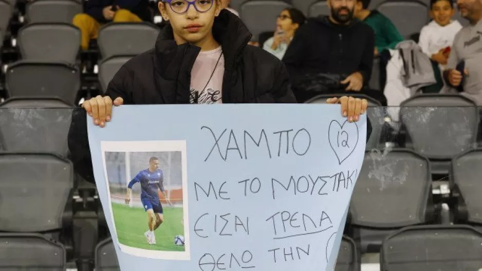 Με το μουστάκι είσαι τρέλλα!
