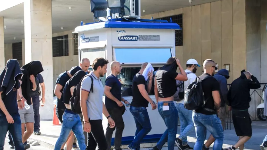 Ελεύθεροι και οι 105 χούλιγκανς που είχαν συλληφθεί για την επίθεση στη Νέα Φιλαδέλφεια