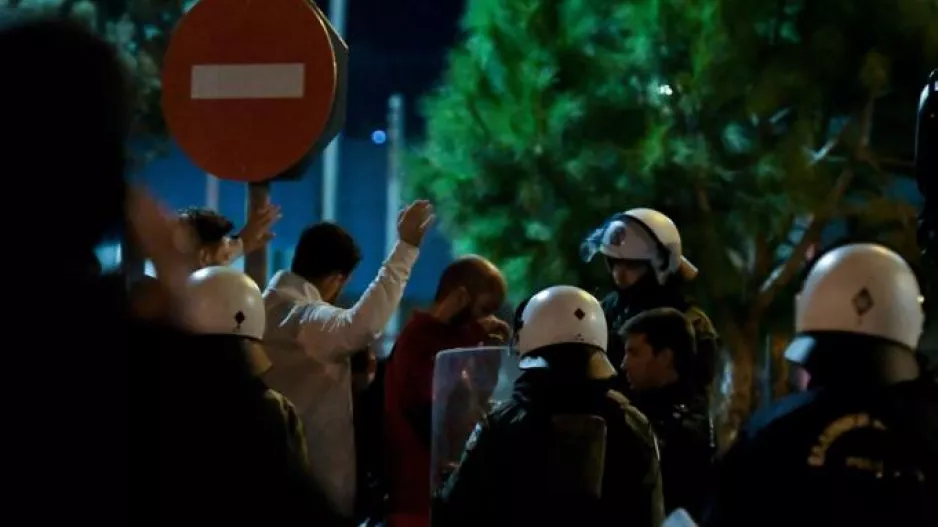 Ο δράστης ξαναμπήκε στο γήπεδο μετά τη δολοφονική επίθεση!