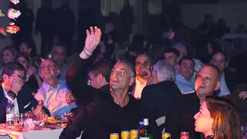 Ευχαριστίες/ΑΝΟ 