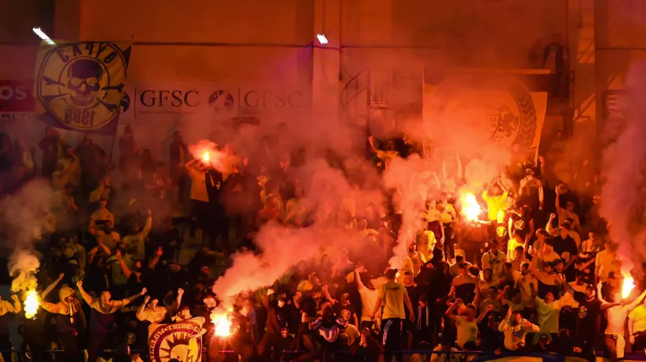 Καυτή... ΘΥΡΑ 3