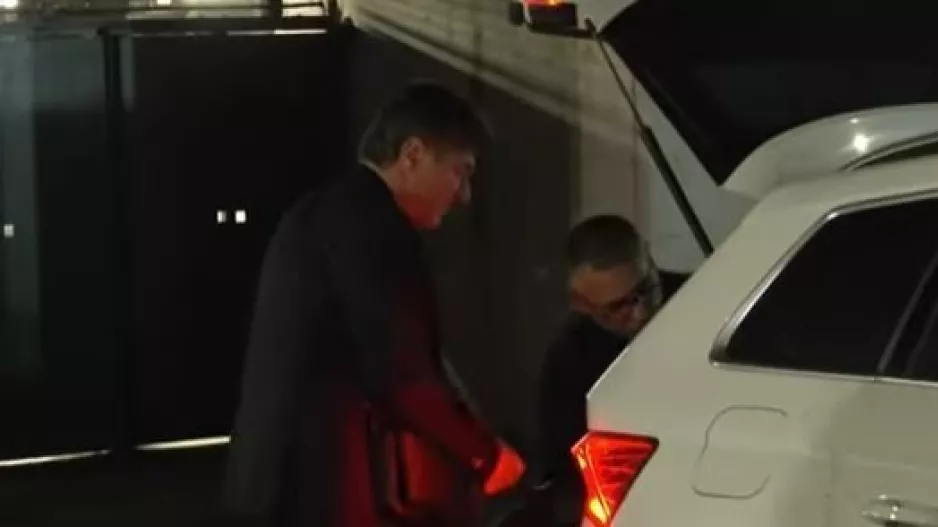 (BINTEO) Ο κόουτς της Νάπολι επέστρεψε με ταξί μετά την ήττα από τη Ρόμα- Γιατί δεν τον περίμενε το πούλμαν 