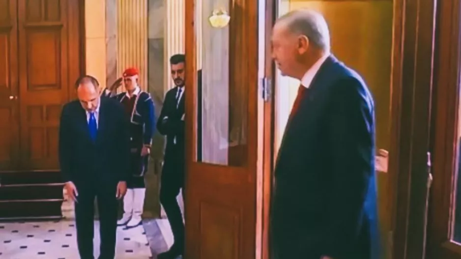Αλήθειες και ψέματα με την "υπόκλιση" Γεραπετρίτη στον Ερντογάν- Ο σάλος στα social media