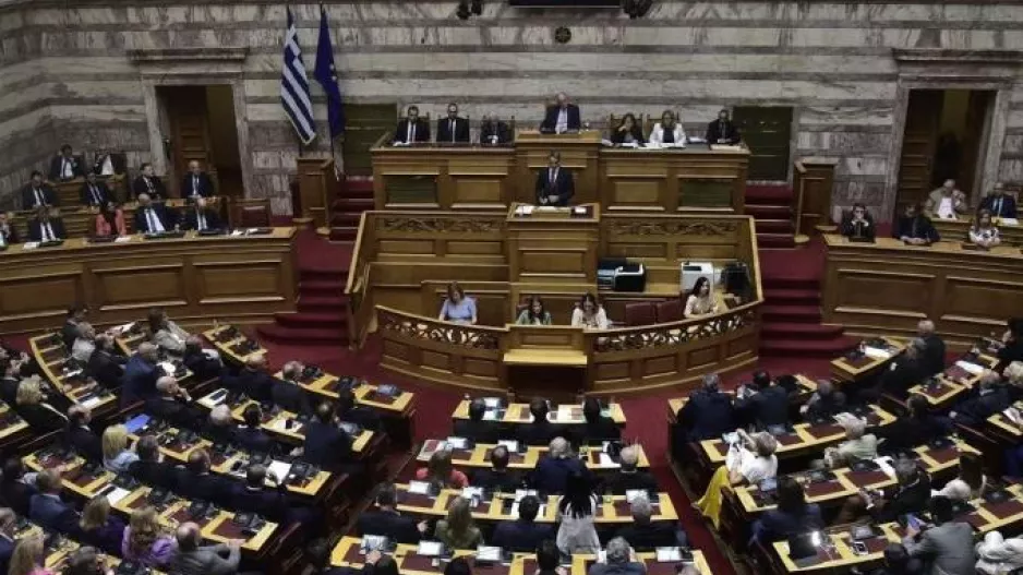 Ενός λεπτού σιγή στη Βουλή στη μνήμη του Γρηγορόπουλου - Ποιοι δεν σηκώθηκαν