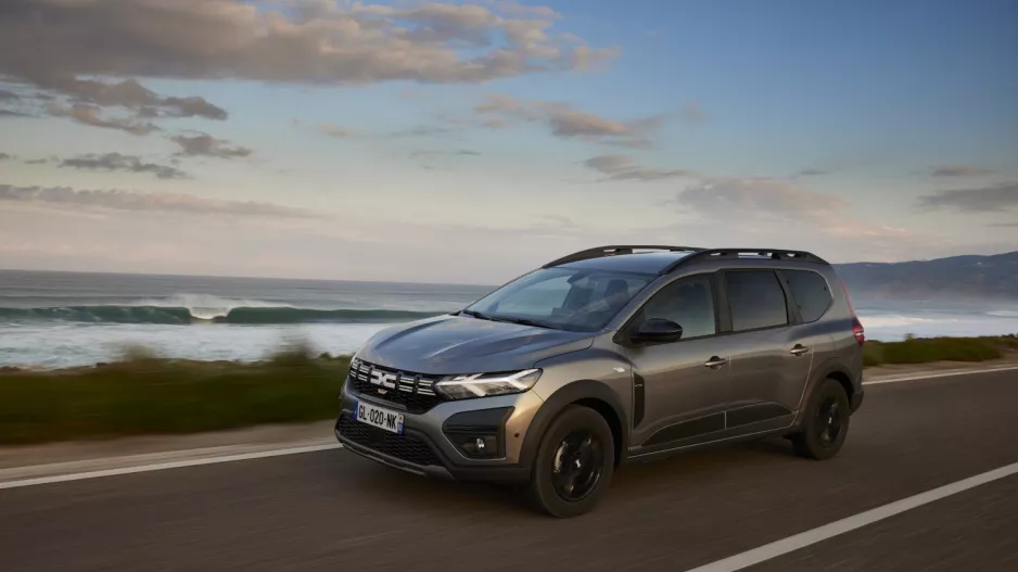 Ετοιμοπαράδοτα Dacia Jogger Hybrid από τον Όμιλο Πηλακούτα