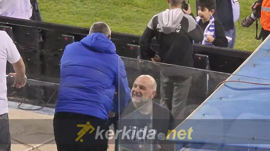 Ωραίο με Καραπατάκη και Ανορθωσιάτες!