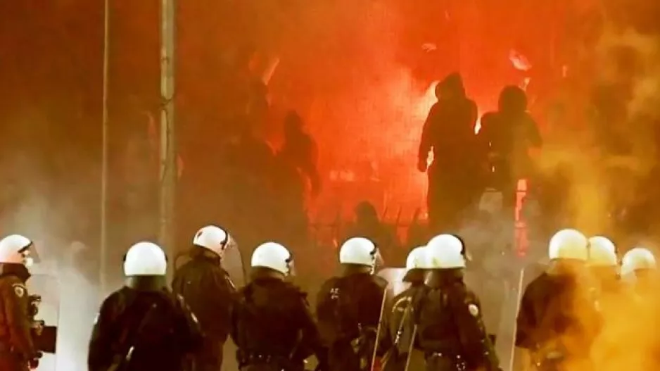 Ο δικηγόρος του 18χρονου για τα επεισόδια στο Ρέντη: "Μου είπε 'βγήκαν 100 άτομα, βγήκα και εγώ'"