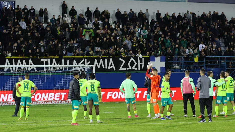Κρατάει... γερά στα εκτός