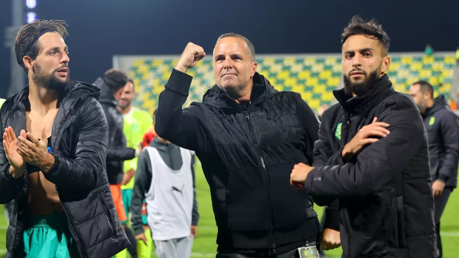 Σφιγμένη γροθιά/Μπεν Σιμον! 