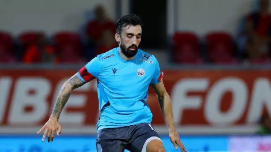 Επιστρέφει και δίνει λύσεις 