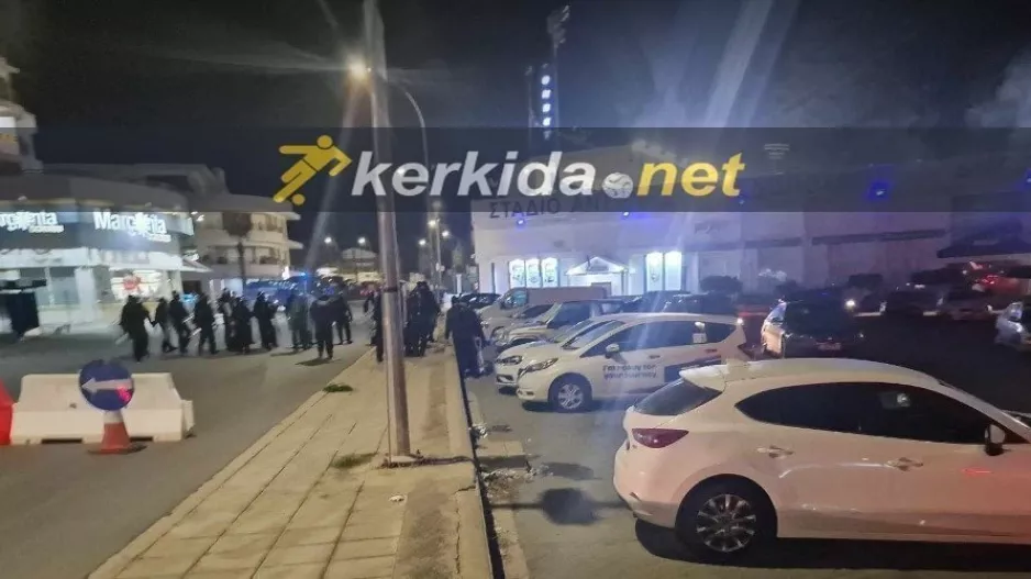 Ένταση έξω απ' το ΠΑΠ, χρήση δακρυγόνων η αστυνομία (Φώτος kerkida)