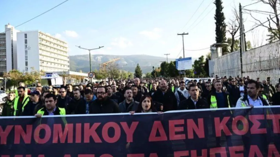 Επεισόδια στου Ρέντη: Χιλιάδες αστυνομικοί έξω από το Υπουργείο Προστασίας του Πολίτη
