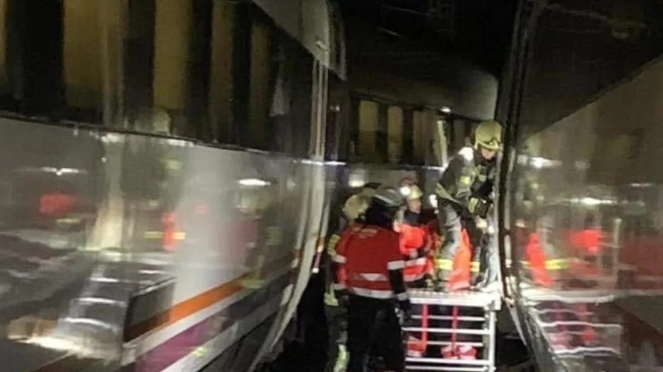 Ισπανία: Δύο τρένα συγκρούστηκαν πλαγιομετωπικά σε σταθμό στη Μάλαγα - 13 οι τραυματίες