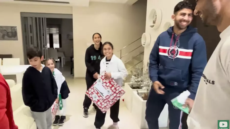 Ομόνοια/Βίντεο από την επίσκεψη των παικτών