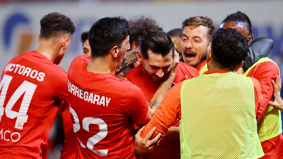 Πρώτη για Σαλαμίνα!