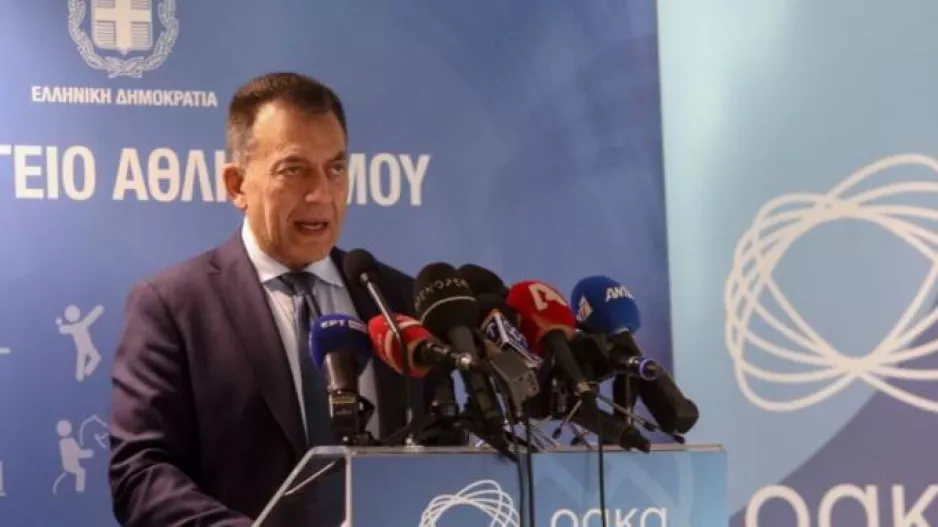 «Κόκκινο» από Βρούτση και για τις σουίτες των γηπέδων