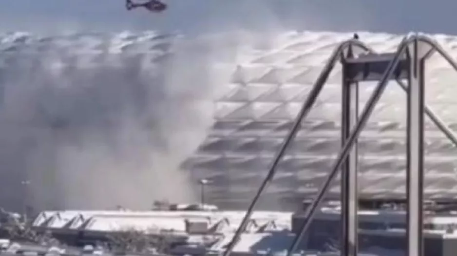 Σήκωσαν ελικόπτερο για να καθαρίσουν την «Allianz Arena» από τα χιόνια (βίντεο)