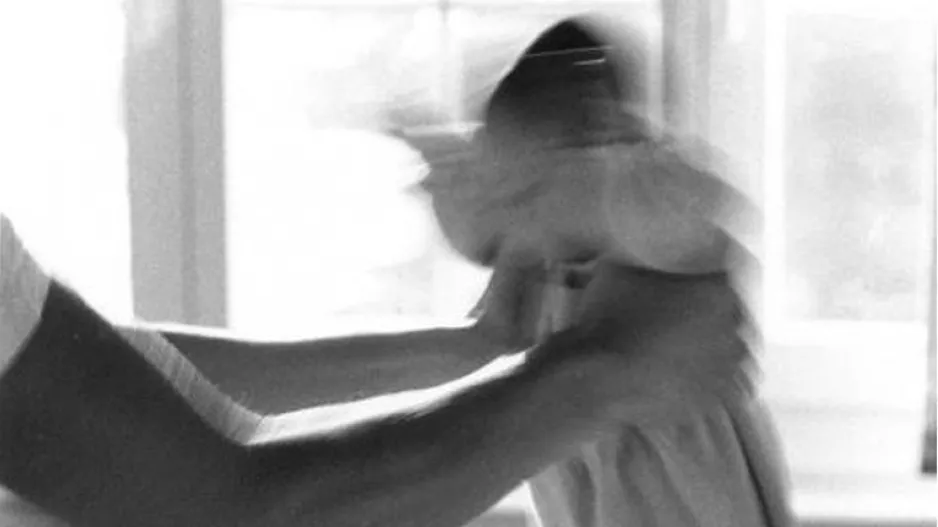 Εφιάλτης με βρέφος: Η νταντά το ταρακούνησε κα του άφησε μόνιμη αναπηρία - "Είδα το κεφάλι του να τινάζεται"