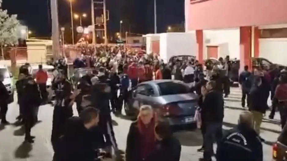 Eκατοντάδες οπαδοί παρέμειναν εγκλωβισμένοι στον περιβάλλοντα χώρο του "Μελίνα Μερκούρη" (Βίντεο)