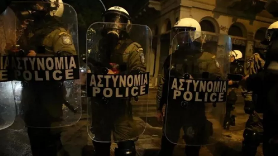 Στη Λεωφόρο τελικά οι έξι διμοιρίες των ΜΑΤ - Παρέμβαση του Αττικάρχη